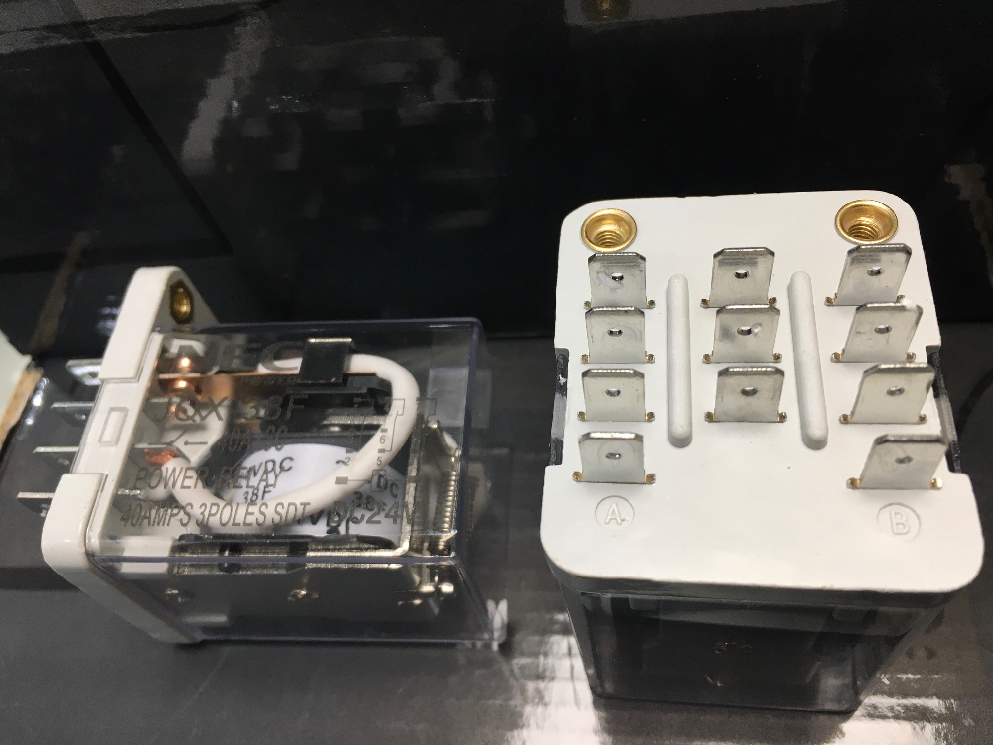 رله آمپربالا (پاوری ) JQX-38FF 24V-3C-40A رله آمپربالا (پاوری ) JQX-38FF 24V-3C-40A